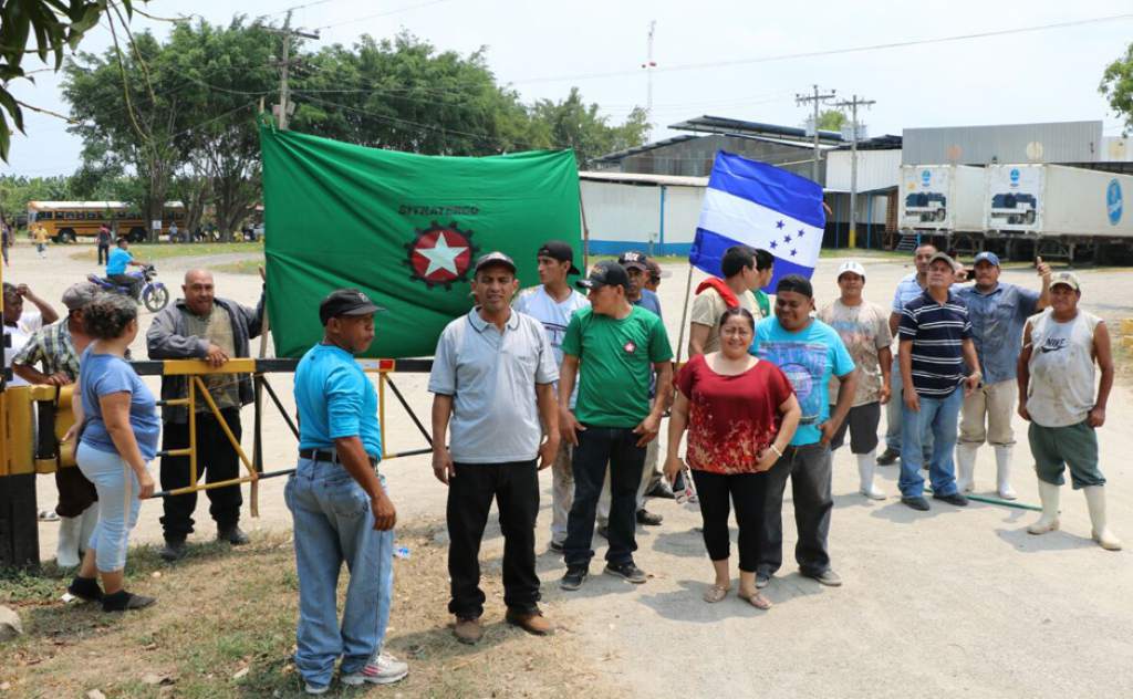Honduras: Más de dos mil trabajadores se toman fincas de la Tela Railroad Company