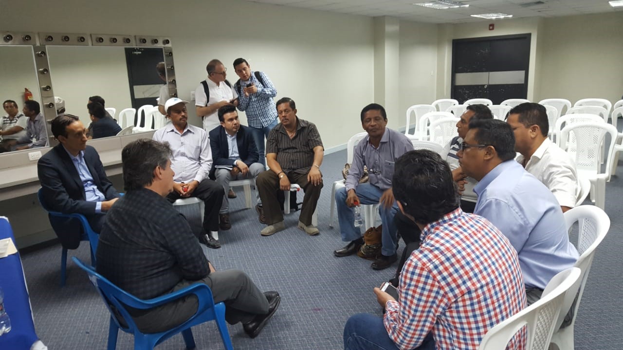 FENACLE se reúne con Ministro de Agricultura y Ganadería.